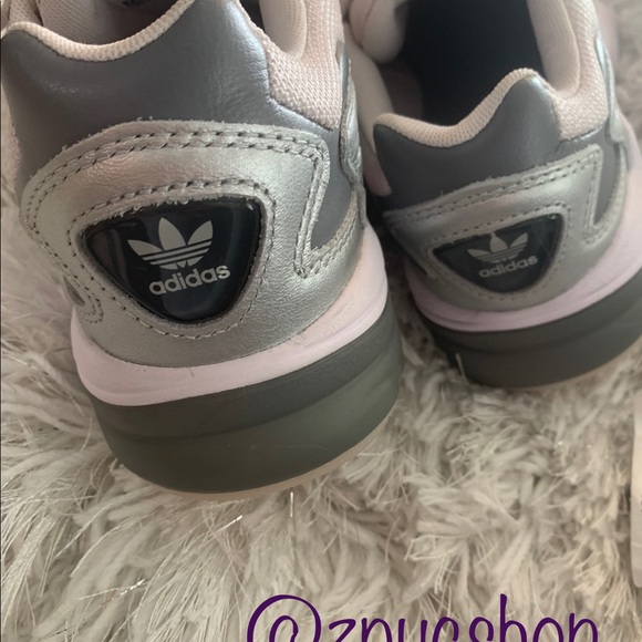 Adidas falcon Silver 6.5 - Picture 3 of 5